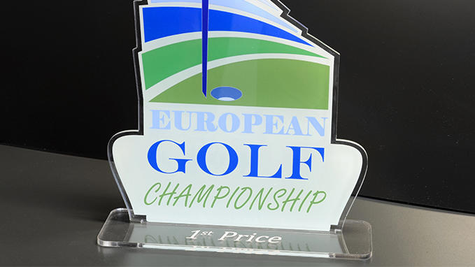 Printing, cutting and engraving of an acrylic trophy with the Print & Cut solution