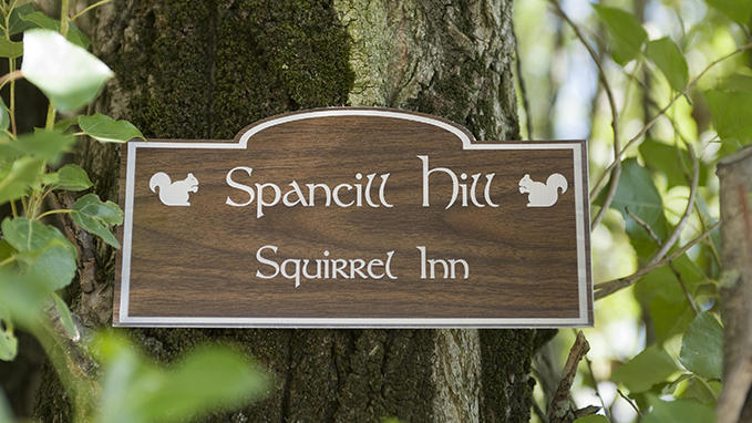 Wooden outdoor signage: engraving and colouring