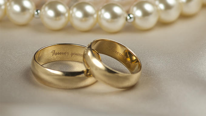 Engraving of wedding rings and ring inners