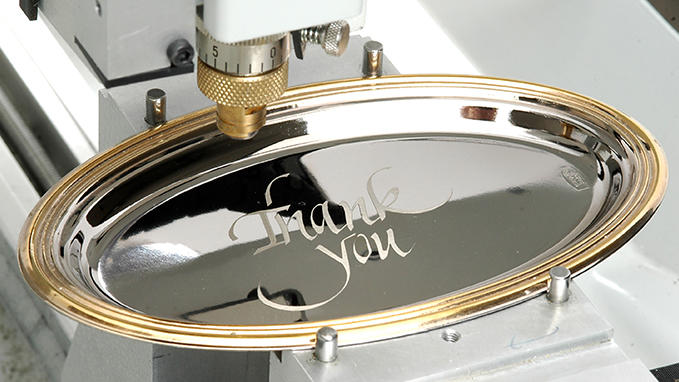 Engraving of business gifts with the M40Gift machine
