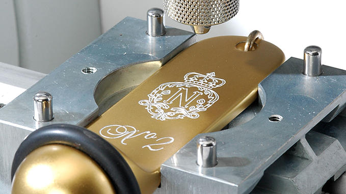 Engraving of key fobs with the M40Gift machine