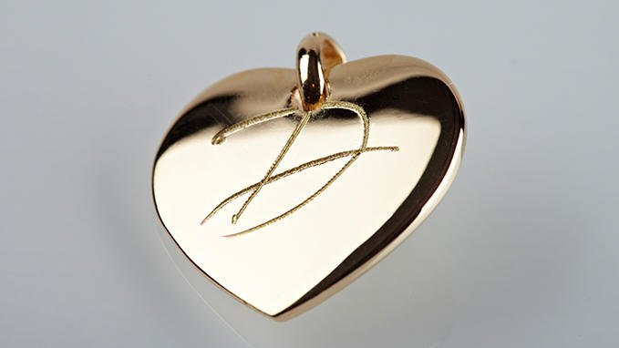 Customisation of a pendant with Dedicace®
