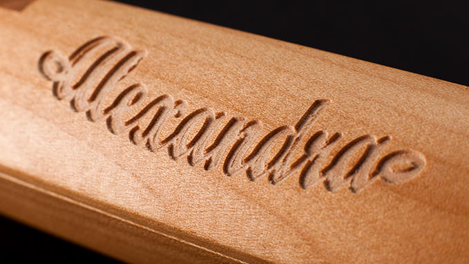 Personalisation of wooden objects by engraving